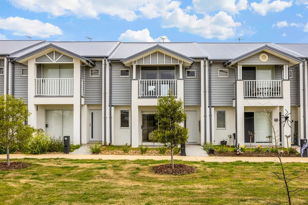 8 Clara Walk, Gisborne, VIC 3437
