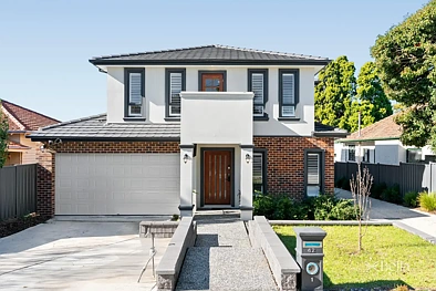 Burwood 5Kwarto Luxury Nearly New Family Residence | 5 Bedrooms with Ensuites | Walk to PLC & Top Private Schools