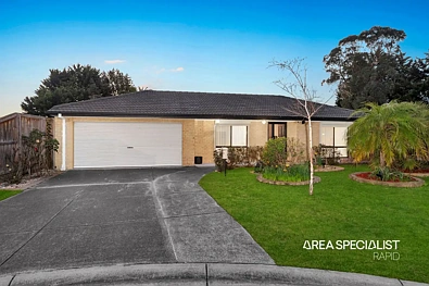 Hampton Park 3कमरा The Brief: Stylish Family Living in a Peaceful Court Location