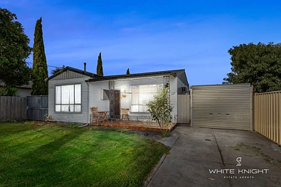 St Albans 4房 宽敞三卧潜力房 696m²土地 开放式厨餐 不锈钢电器 便捷步行站 社区配套全 距离CBD近 White Knight Estate Agents presents ' Convenience packed with potential '