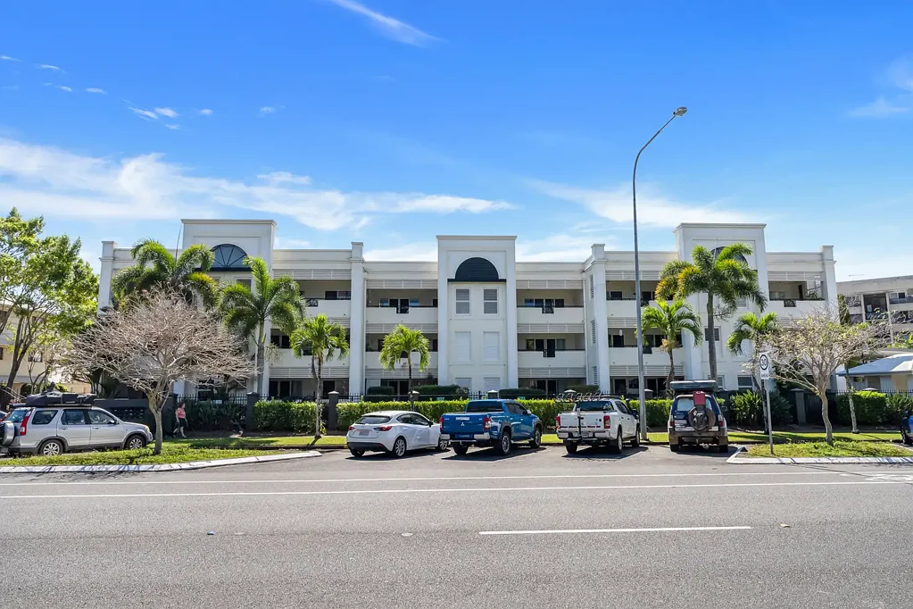 Spacious Ground Floor Apartment with Large Outdoor Living