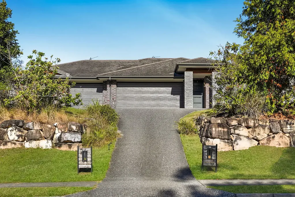 Maudsland 5Kwarto Two Homes, One huge 974m2 Block, Endless Possibilities