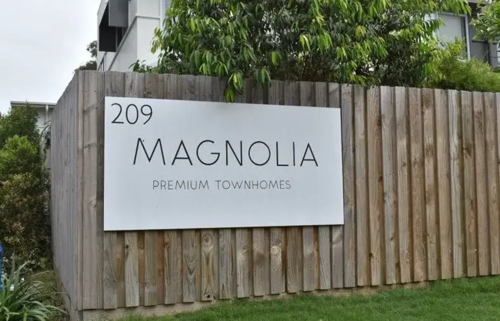 MAGNOLIA TOWNHOMES COMPLEX