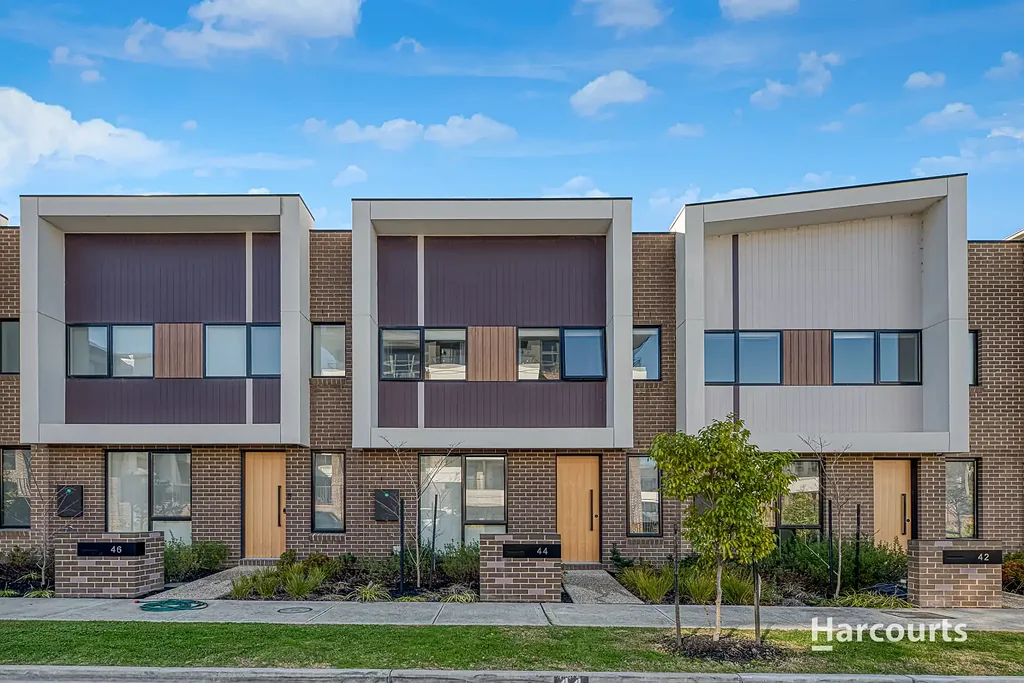 Modern and Stylish 3 Bedroom Home - Fully Furnished