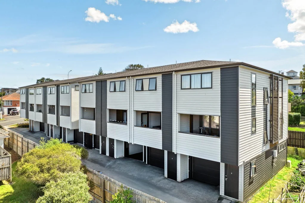 8/701 Hillsborough Road, Mt Roskill, Auckland City, Auckland