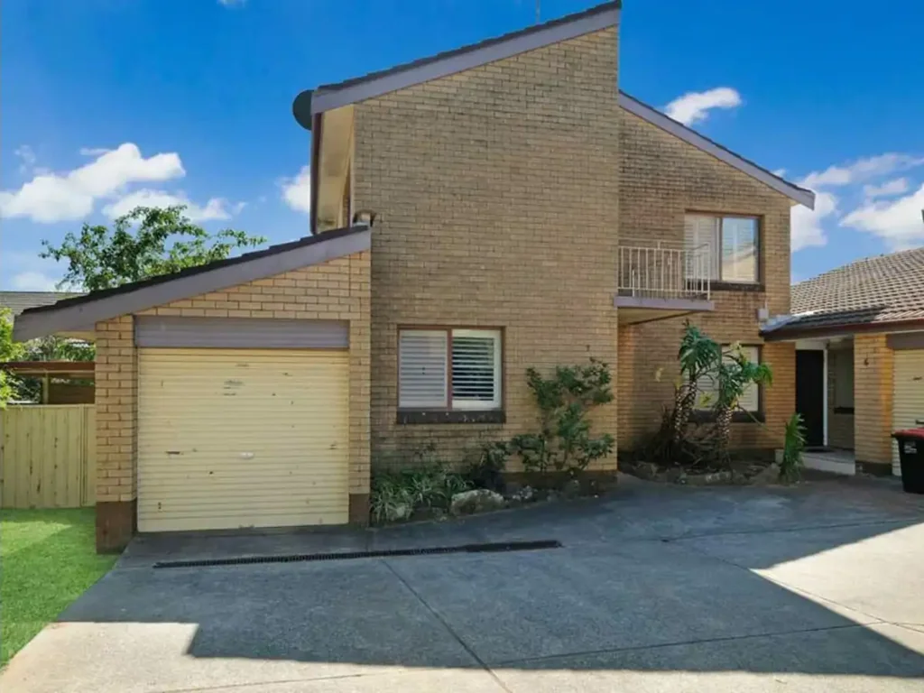 2 Bedroom Townhouse with Air Conditioning & Garage – Convenient Penrith Location