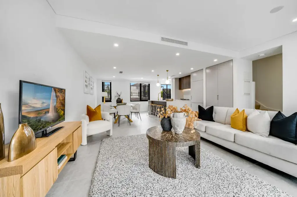 Eastwood 3房 Eastwood便捷交通 233平米三居室 现代装修 私人花园 双车位车库 NEW DUPLEX STYLE TOWNHOUSE
