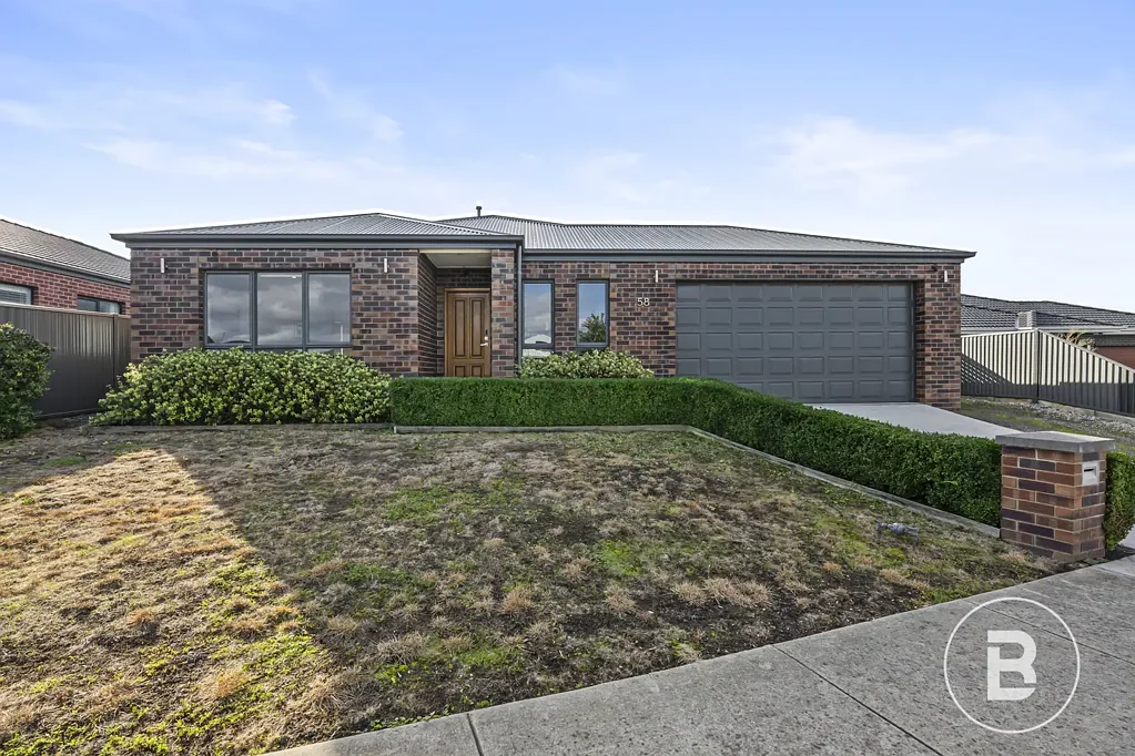 Delacombe 3房  SPACIOUS FAMILY LIVING WITH SHED, SIDE ACCESS & OUTDOOR ENTERTAINING