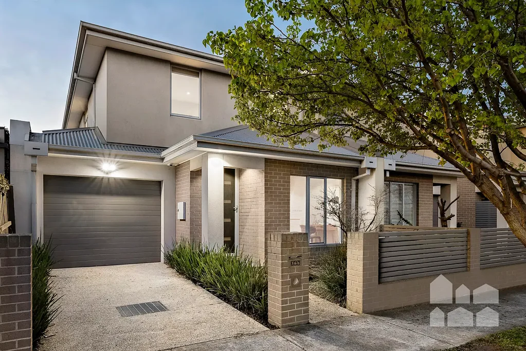 Seddon 3 Slaapkamer Modern haven, superb village location