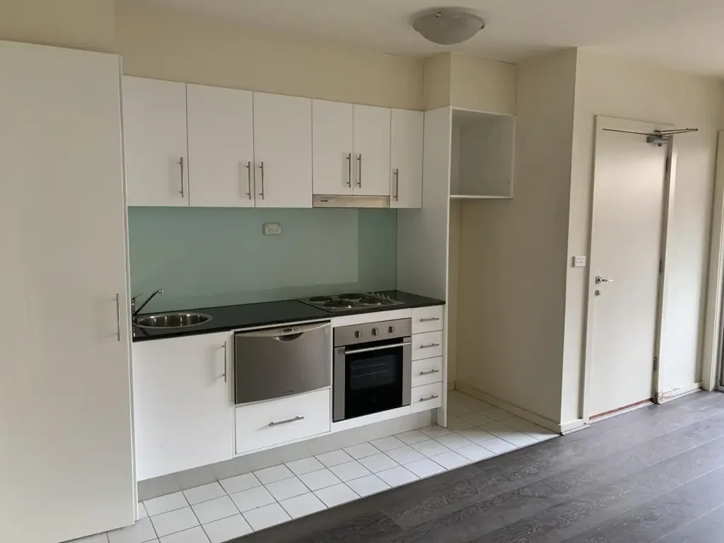 INNER-CITY LIVING IN THE HEART OF COLLINGWOOD!