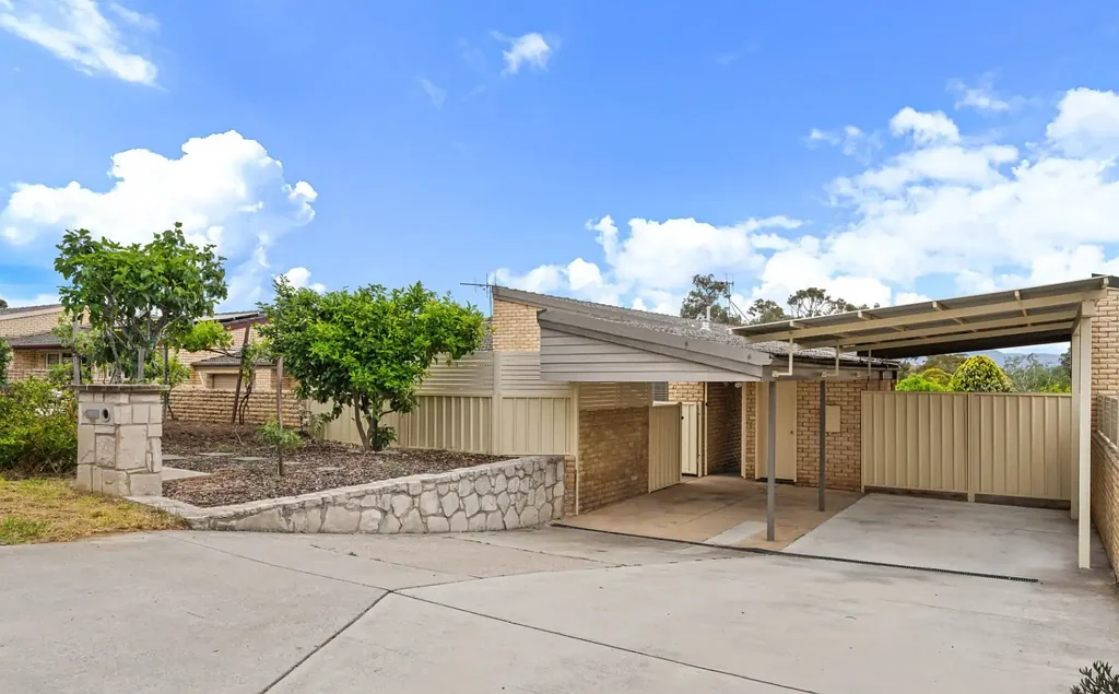 Neat & Modern Home In The Heart Of Hawker