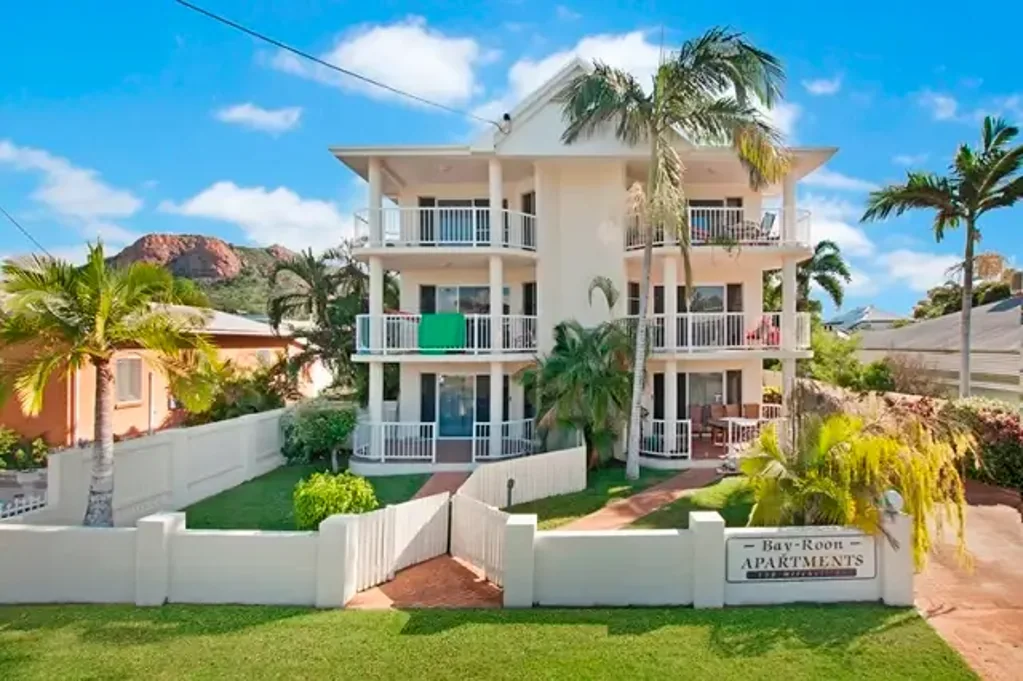 Light-Filled Coastal Unit in Prime North Ward Location - Break Lease