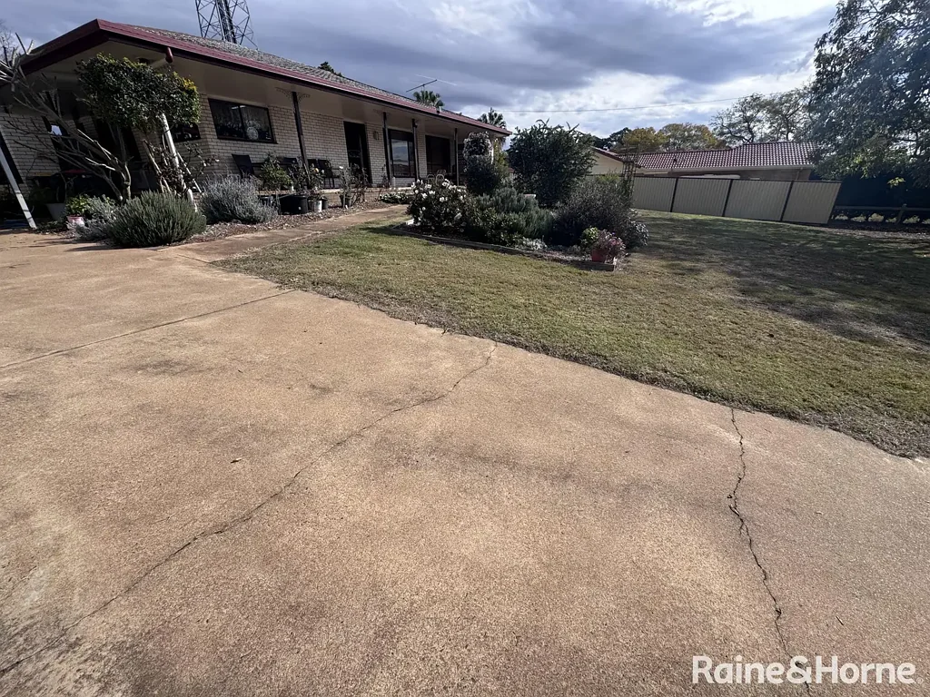 Kingaroy 3房  Private on Half Acre