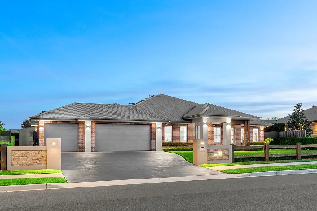 Pitt Town 4침실 Douglass Custom Home - 2,011 SQM | Full Side Access, Pool + Shed