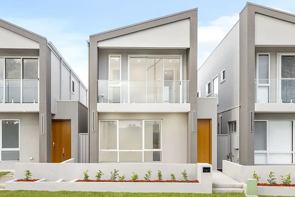 Schofields 5Zimmer Brand New, Architecturally designed reserve facing family home with spacious Teenager's retreat! Prime Location in the heart of Akuna Vista