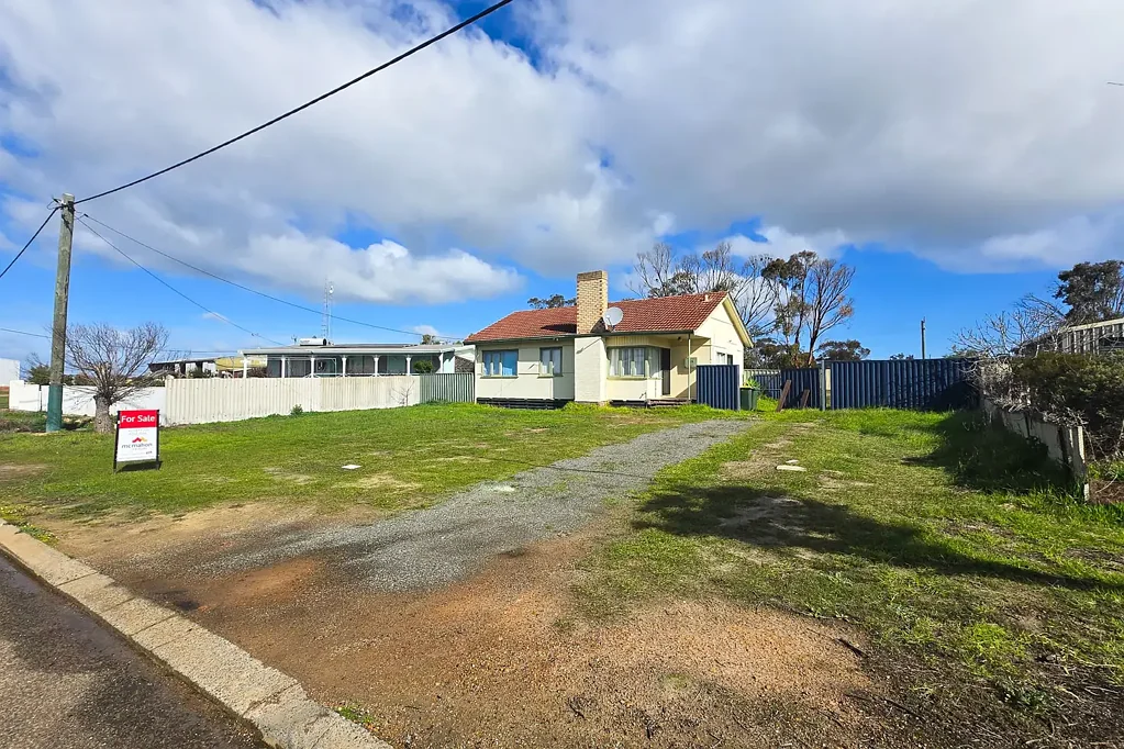 Gnowangerup 3ਬੈੱਡਰੂਮ New Price! Nest or Invest!! 1012 SQM in GNOWANGERUP!
