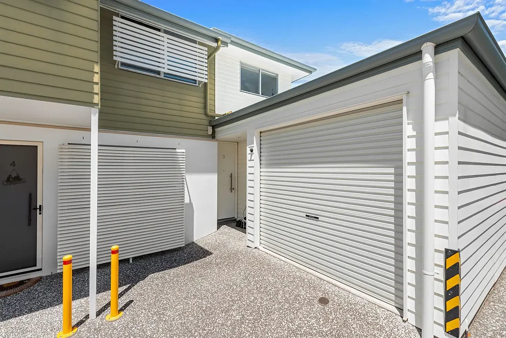 YERONGA - IMMACULATE AND MODERN 3-BED TOWNHOUSE WITH AIRCON IN DESIRABLE LOCATION!