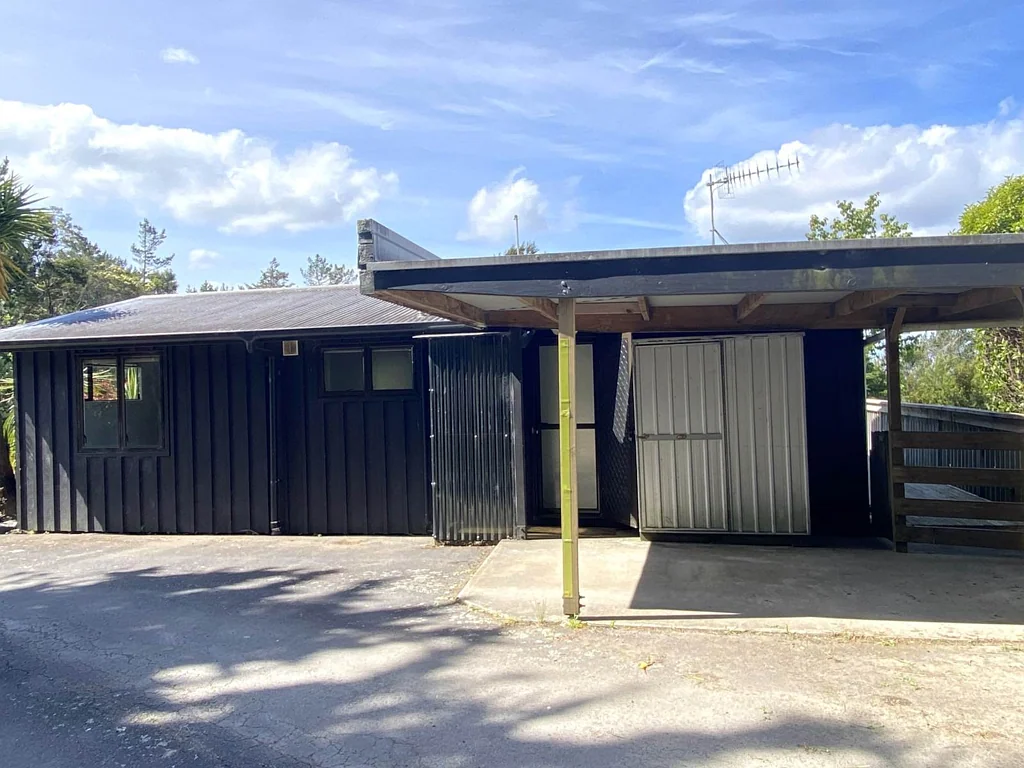 Sunny 2-Bedroom Retreat with Scenic Bush Views