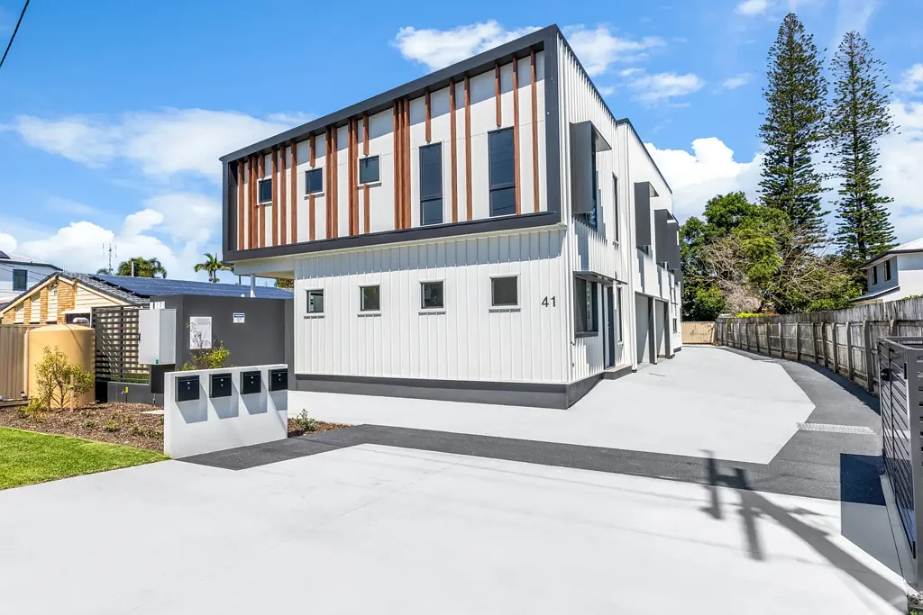 Spacious 3 Bedroom Townhouse in Boutique Complex