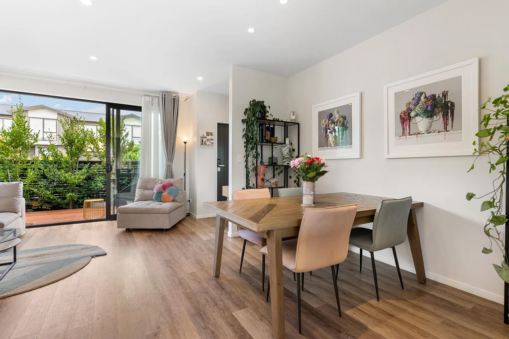 Hobsonville 4 Slaapkamer Large living - 1.5 garage - Ducted Aircon!
