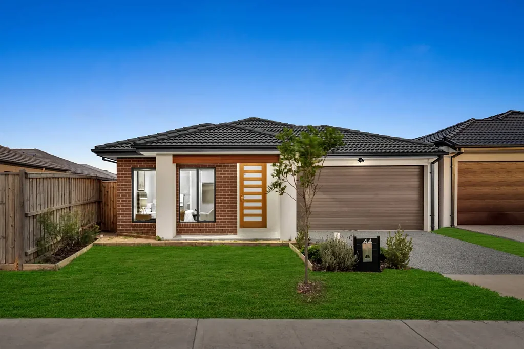 44 Golden Gate Drive, Clyde North, VIC 3978