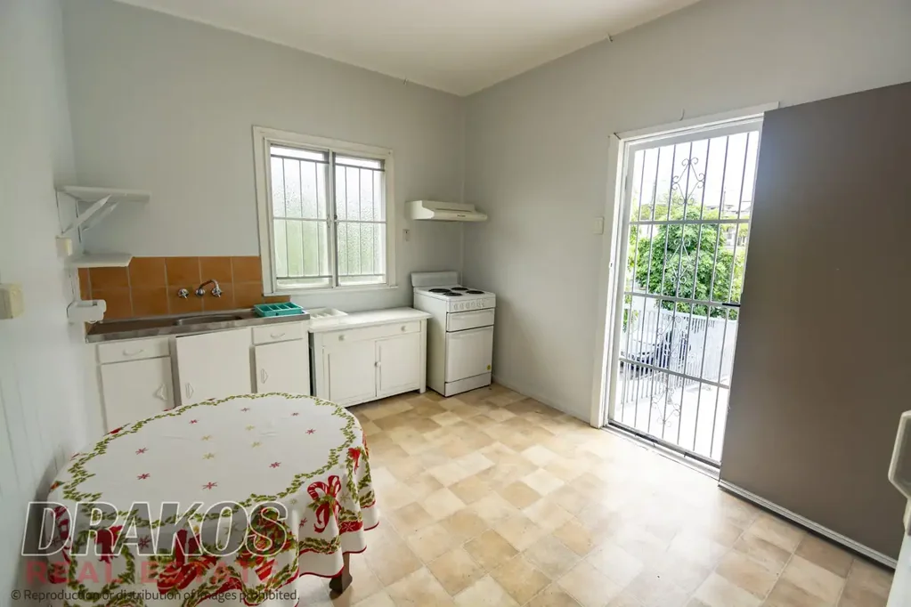 104A Vulture Street, West End
