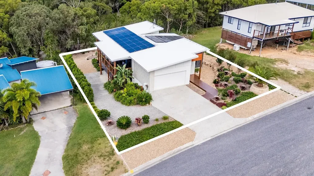 Agnes Water 4房  The Ultimate Coastal Hybrid: Modern Main Residence + Dual-Living Yield