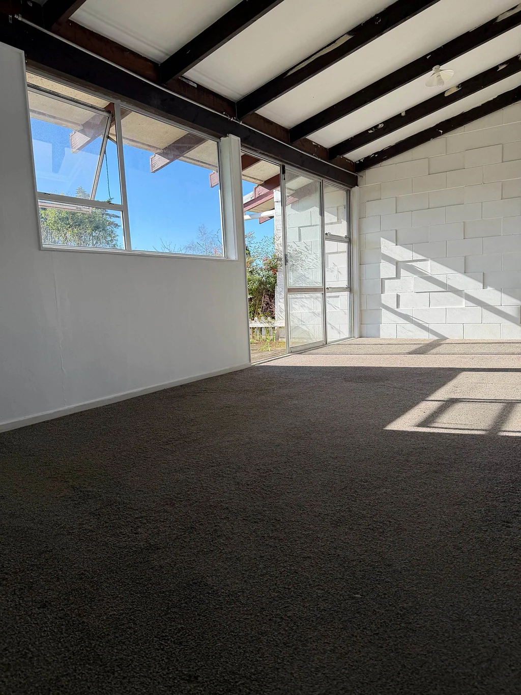 Recently Refurbished 2 Bedroom Unit For Rent I...