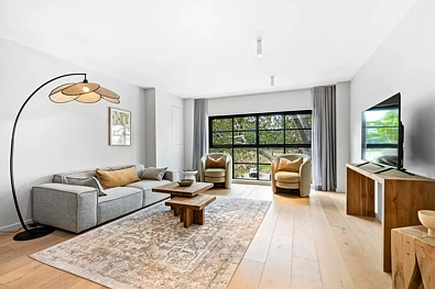 Glebe 2Zimmer The Wentworth - Urban Sophistication & Timeless Design