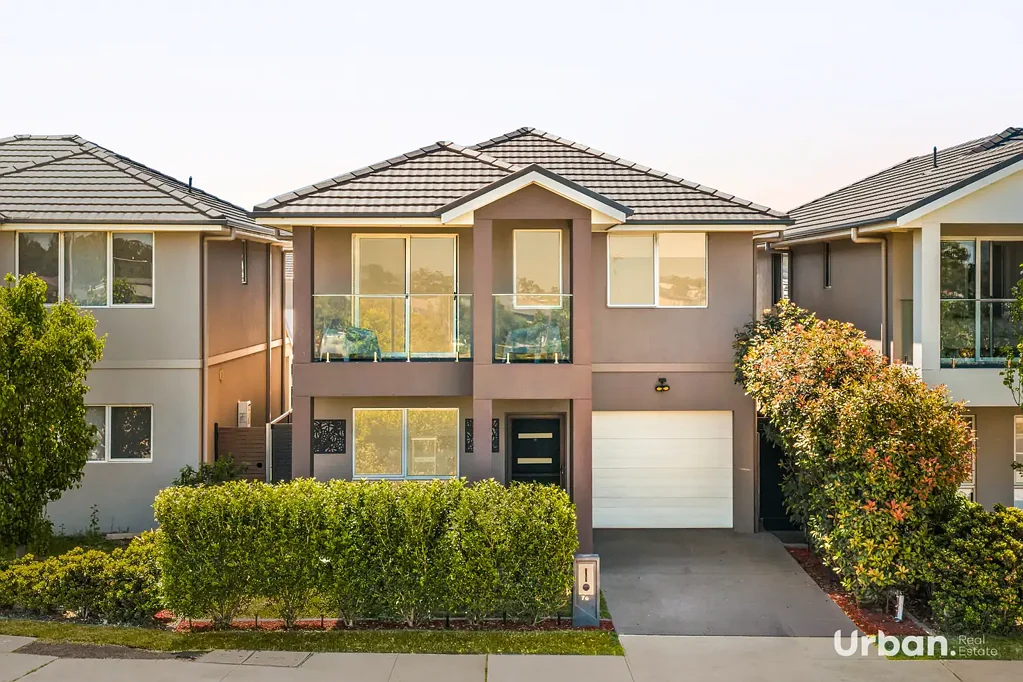 Oran Park 4房 公园正对面 360度全景视野 四卧带书房 主卧带阳台 开放式厨餐区 低维护后院 Family Living with 360 Panoramic Views in the Heart of Oran Park