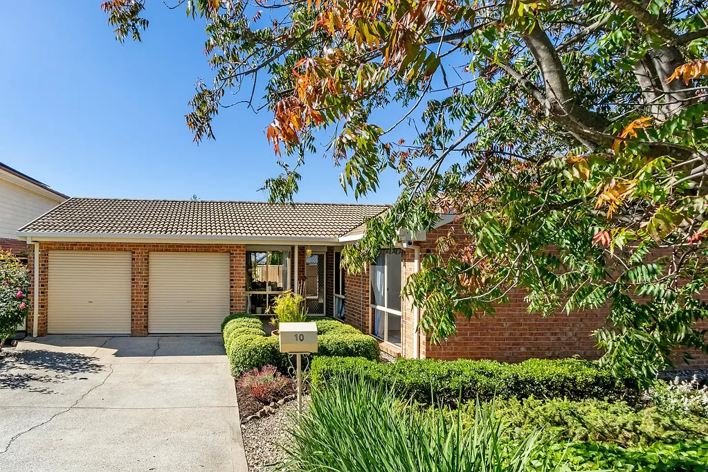 Bonython 3 Bedroom Light-Filled Living, Lush Gardens & No Body Corporate Fees