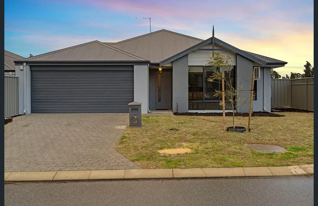 Unique family home on Ryhill Crescent!