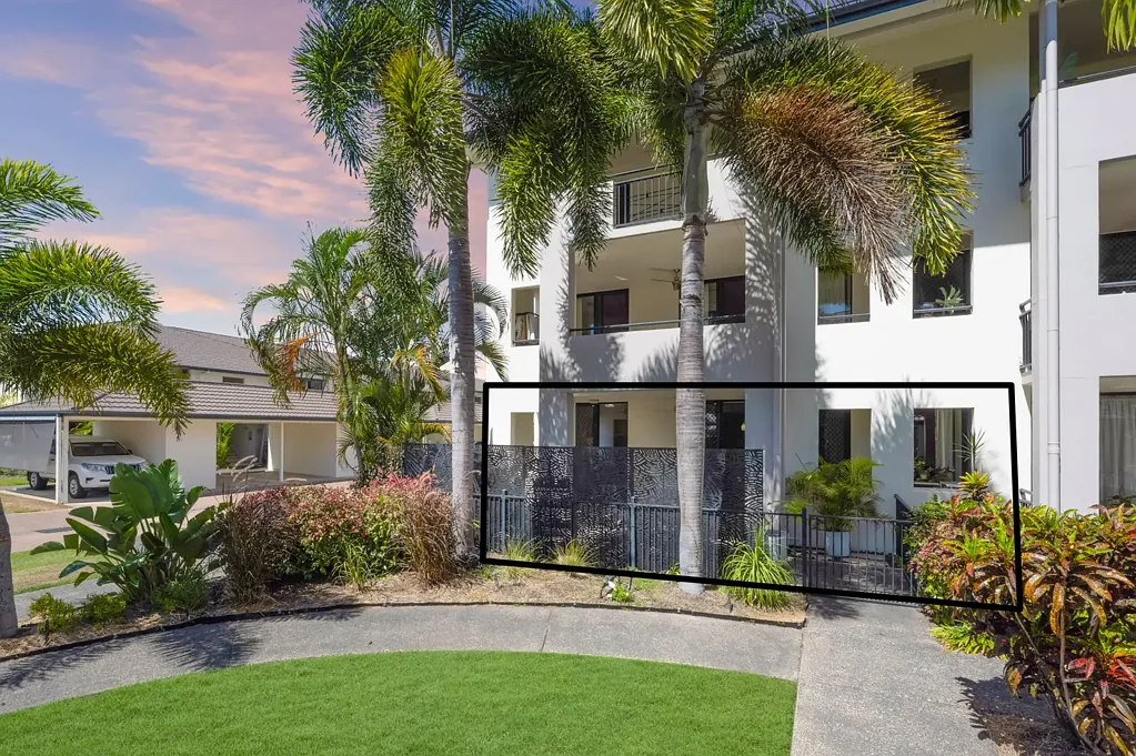West End 3房  Resort-Style Living with Private Courtyard & Direct Pool Access