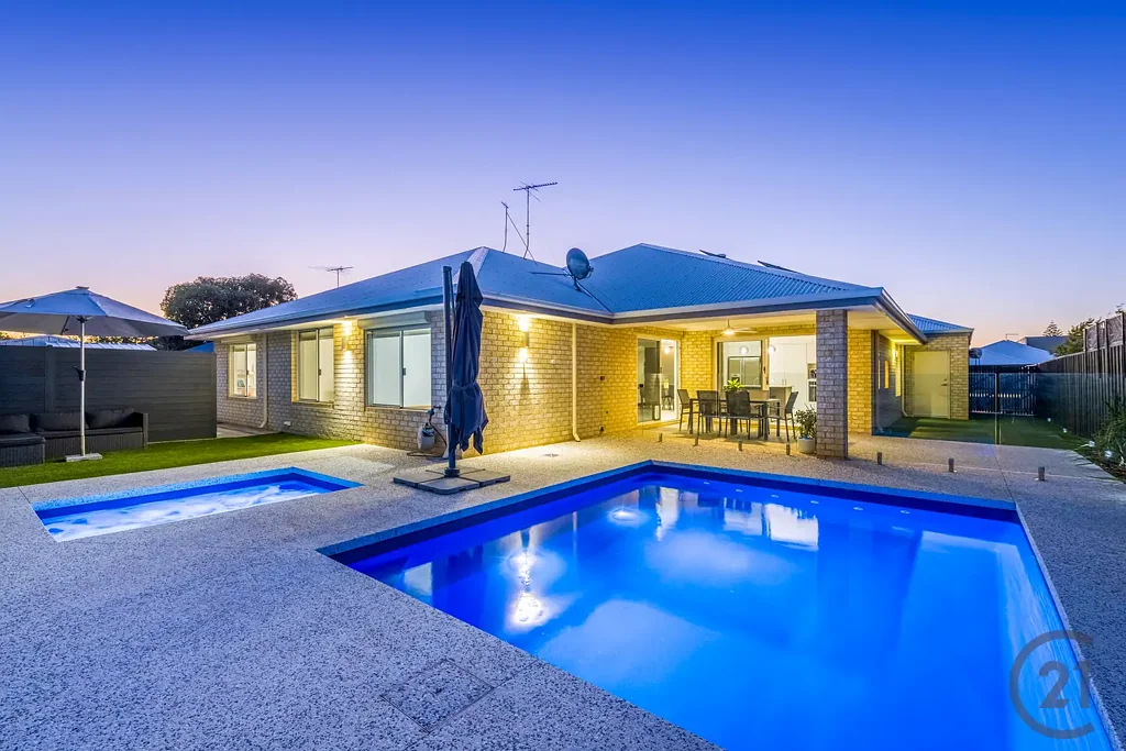 247 Peelwood Parade, Halls Head, WA 6210