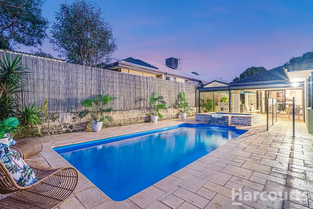 19 Ankuri Pass, Carramar, WA 6031