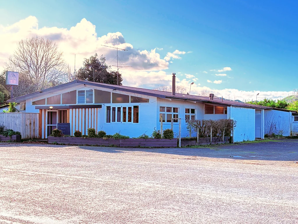 Wairoa 3房  Accommodation and a Tavern