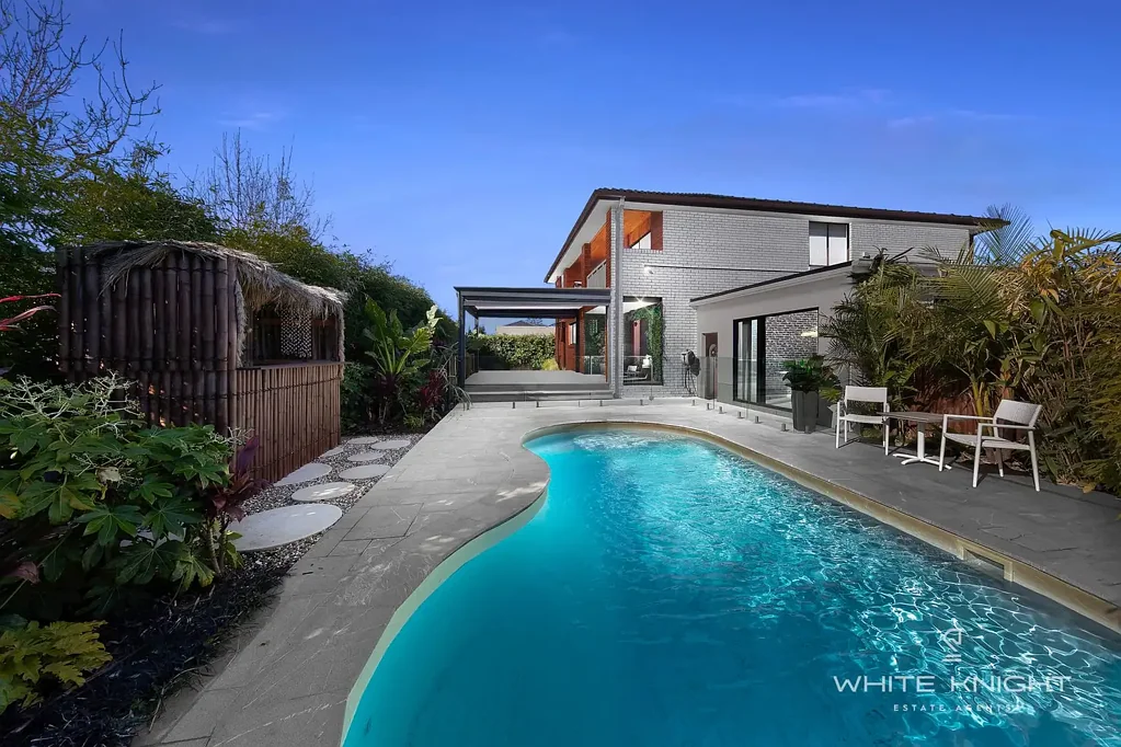 Avondale Heights 6 Bedroom TROPICAL OASIS IN THE BEUTIFUL MOONEY VALLEY!