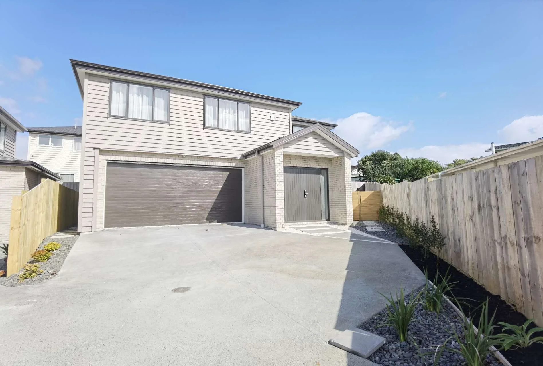 Spacious Corner Family Home in Sought-After Sunnyhills