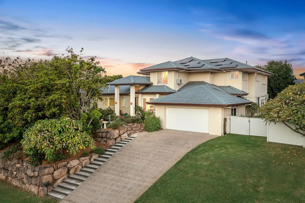 Bridgeman Downs 6房  巨型家庭住宅，空间无限，豪华翻新，微风徐徐！ Fabulous Family Living and Modern Luxury in Bridgeman Downs