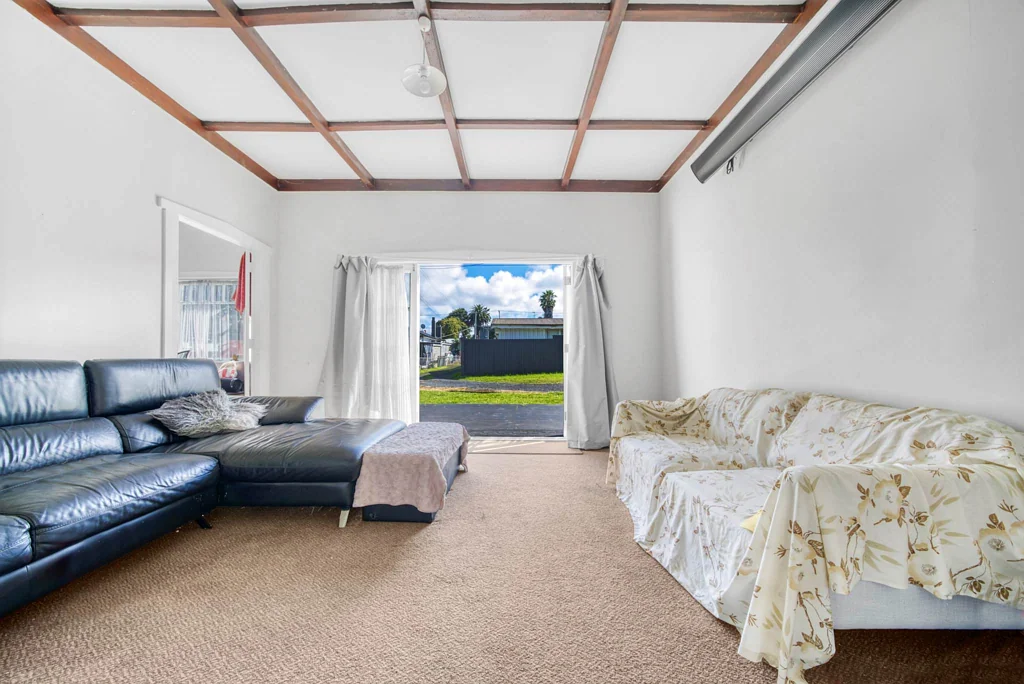 Otahuhu 2બેડરૂમ Space, Parking & High Potential in Prime Location
