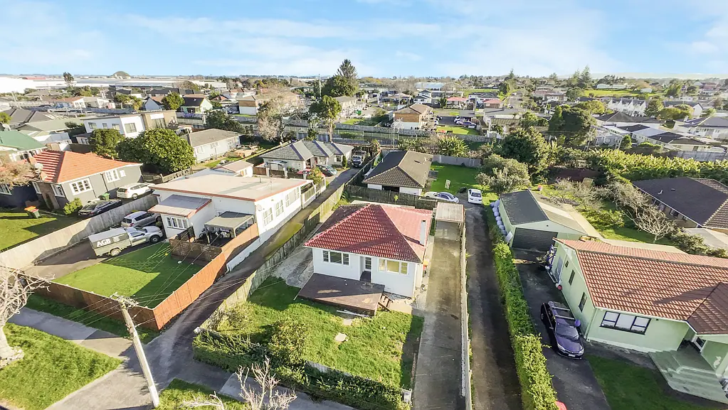 Papatoetoe 3Phòng ngủ Urgent Sale: Incredible Papatoetoe Property - Your Gateway to Growth!