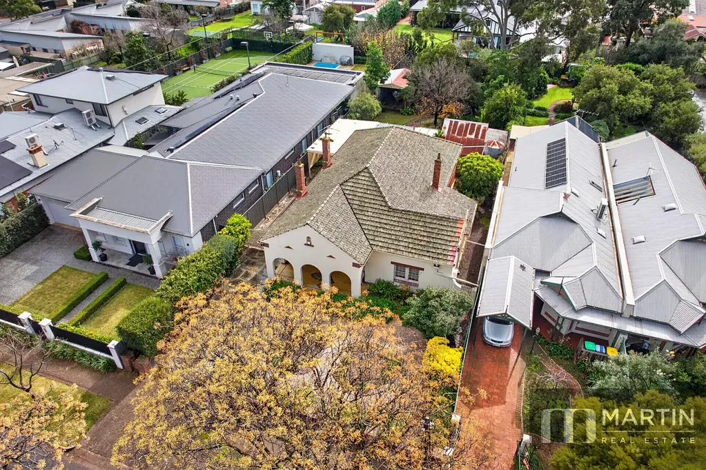 Kingswood 4房  ONCE IN THREE LIFETIMES!
A HOME OF CHARACTER, HISTORY & ENDLESS POTENTIAL