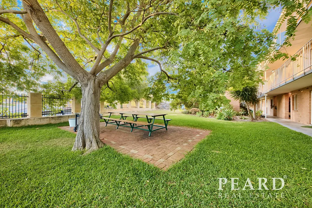 8/2 Coral Court, Scarborough, WA 6019