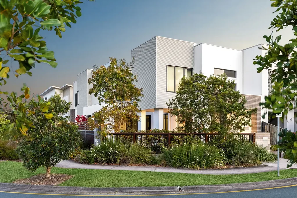 Birtinya 4房  One-of-a-Kind Terrace Home with Sweeping Water Views- REF: 4400
