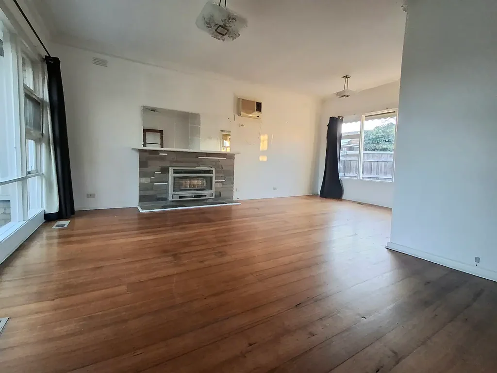 SPACIOUS THREE BEDROOM HOUSE