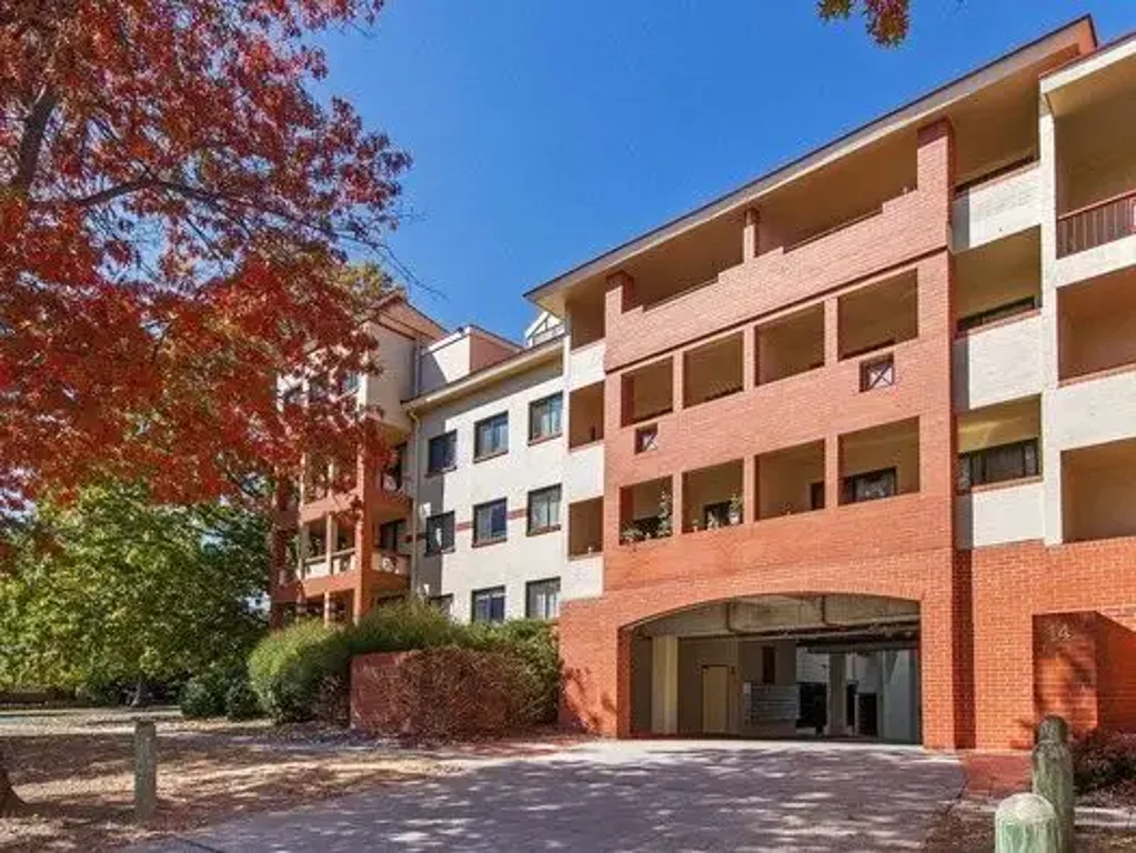 Large Apartment Centrally Located to City