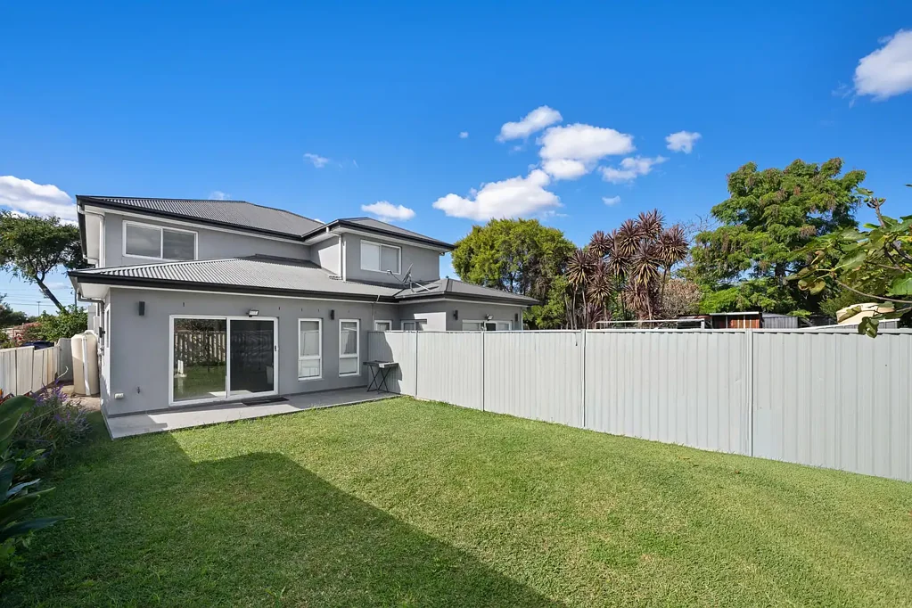 Canterbury 4બેડરૂમ Fabulous Full Brick Family Duplex + Lock Up Garage