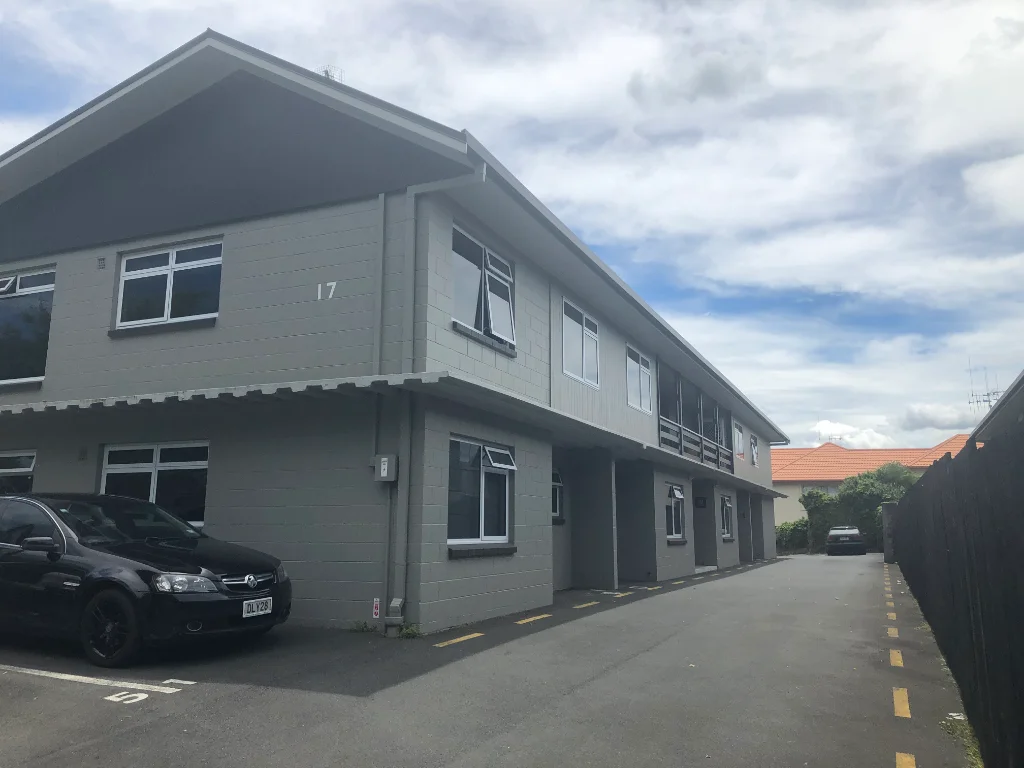 Large 1 Bedroom unit - Hamilton East