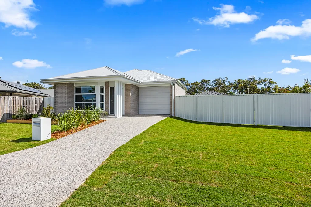 16 Saltair Drive, Eli Waters, QLD 4655
