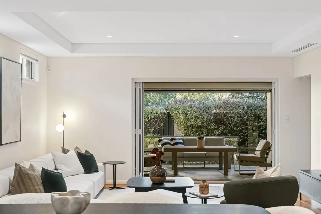 Wembley Downs 4ห้องนอน Light, Luxury, and Location All in One
